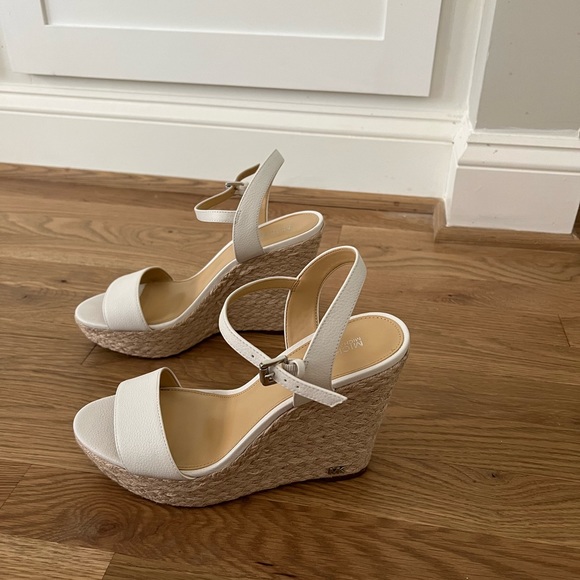 Michael Kors White Wedge heel sandals - Picture 5 of 12